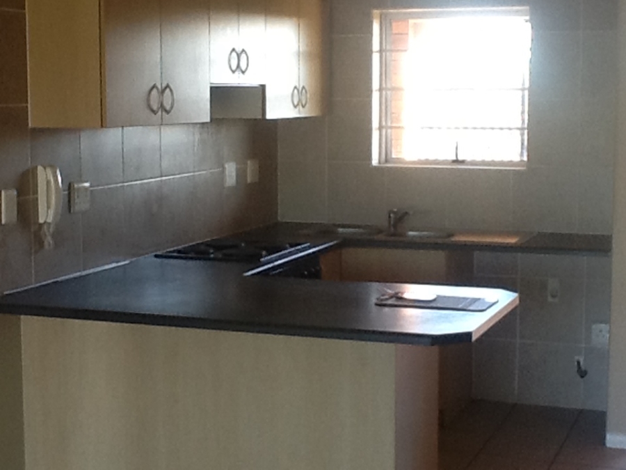 To Let 2 Bedroom Property for Rent in Protea Heights Western Cape